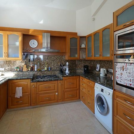 Unforgettable Family Escape - Cliffside Villa With Panoramic Sea Views And Kid-Friendly Private Pool Pissoúri Extérieur photo