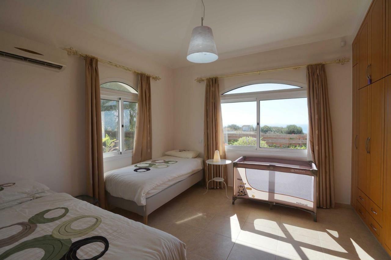 Unforgettable Family Escape - Cliffside Villa With Panoramic Sea Views And Kid-Friendly Private Pool Pissoúri Extérieur photo
