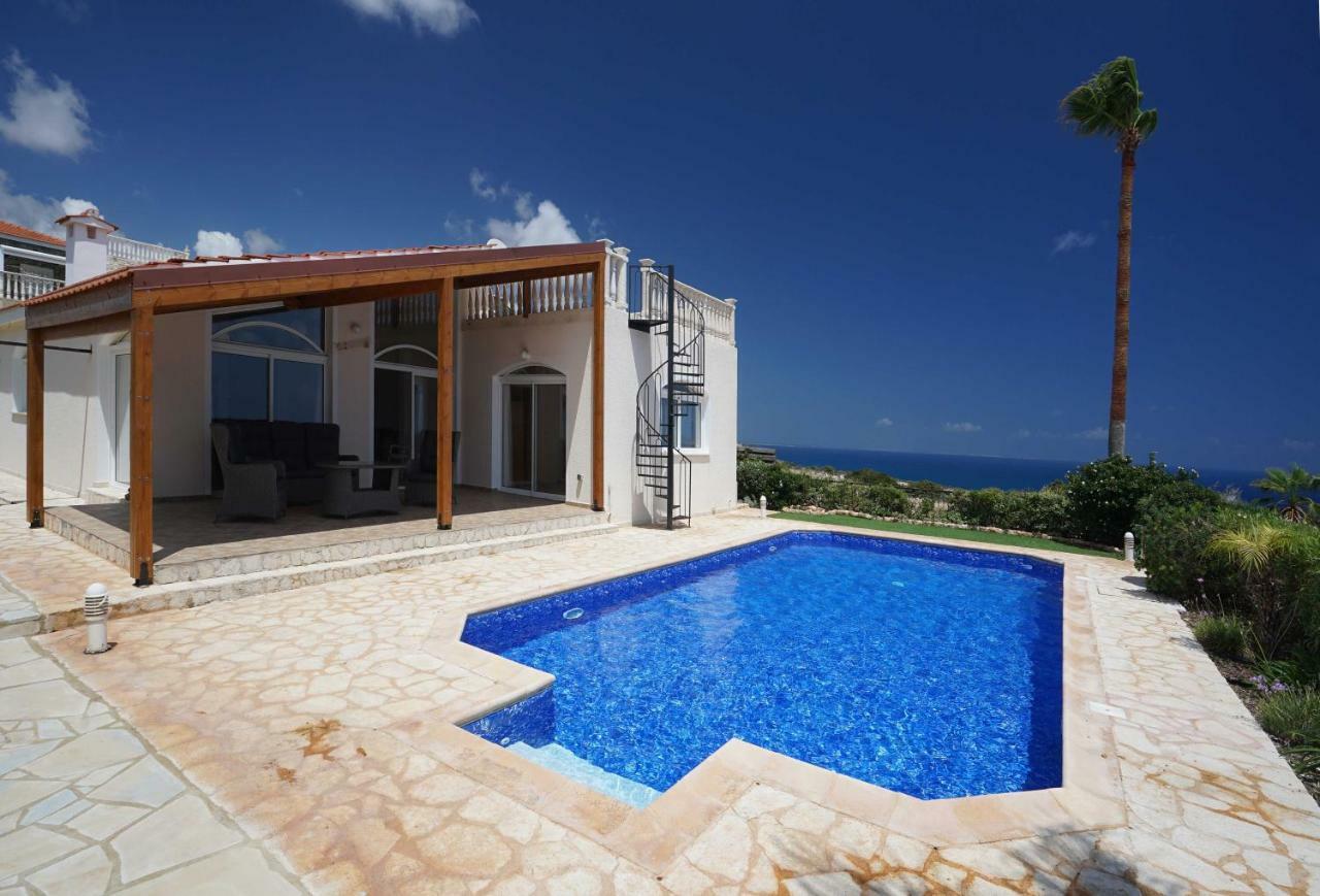 Unforgettable Family Escape - Cliffside Villa With Panoramic Sea Views And Kid-Friendly Private Pool Pissoúri Extérieur photo