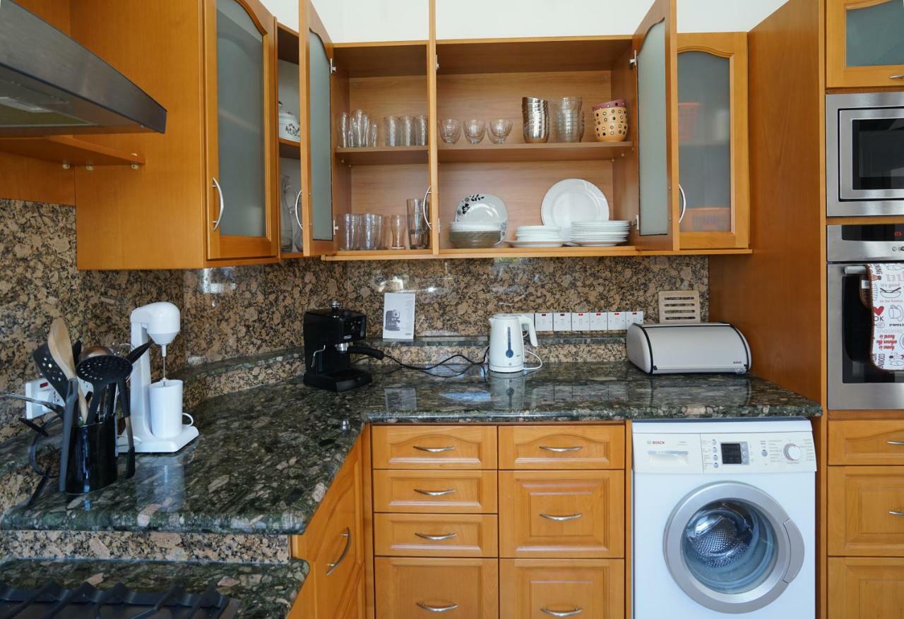 Unforgettable Family Escape - Cliffside Villa With Panoramic Sea Views And Kid-Friendly Private Pool Pissoúri Extérieur photo