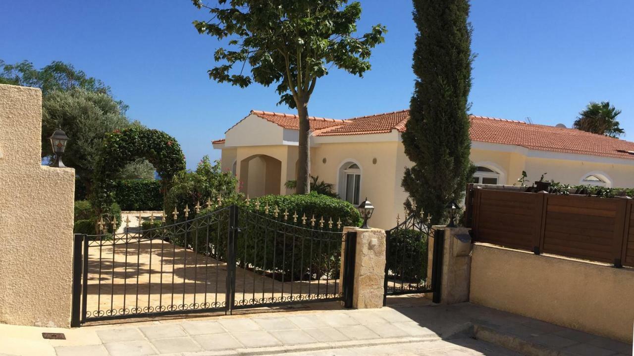 Unforgettable Family Escape - Cliffside Villa With Panoramic Sea Views And Kid-Friendly Private Pool Pissoúri Extérieur photo