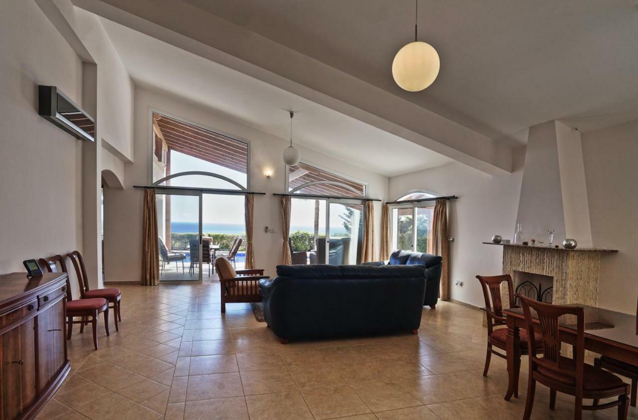 Unforgettable Family Escape - Cliffside Villa With Panoramic Sea Views And Kid-Friendly Private Pool Pissoúri Extérieur photo