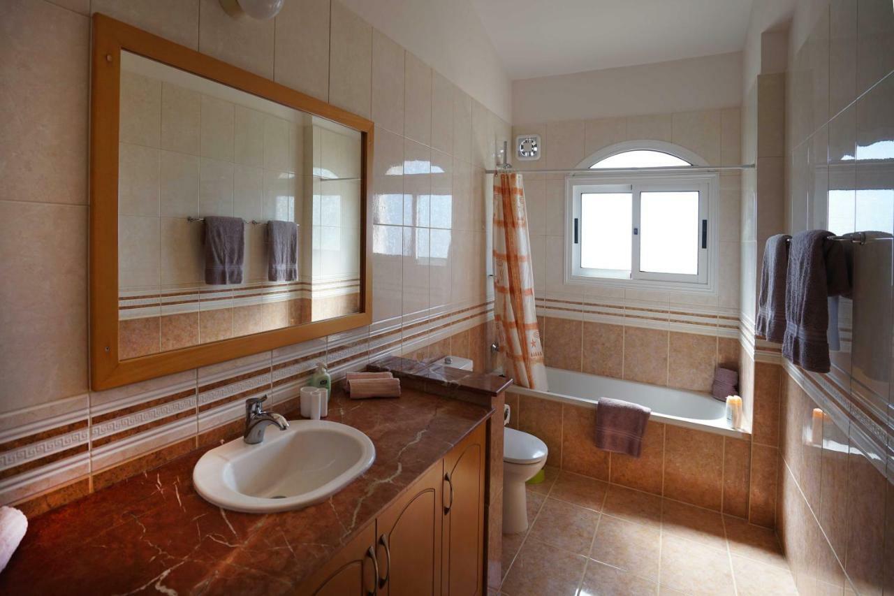 Unforgettable Family Escape - Cliffside Villa With Panoramic Sea Views And Kid-Friendly Private Pool Pissoúri Extérieur photo